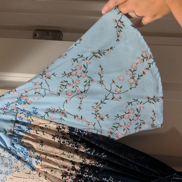 Woman's wrap dress - Picture 4 of 6